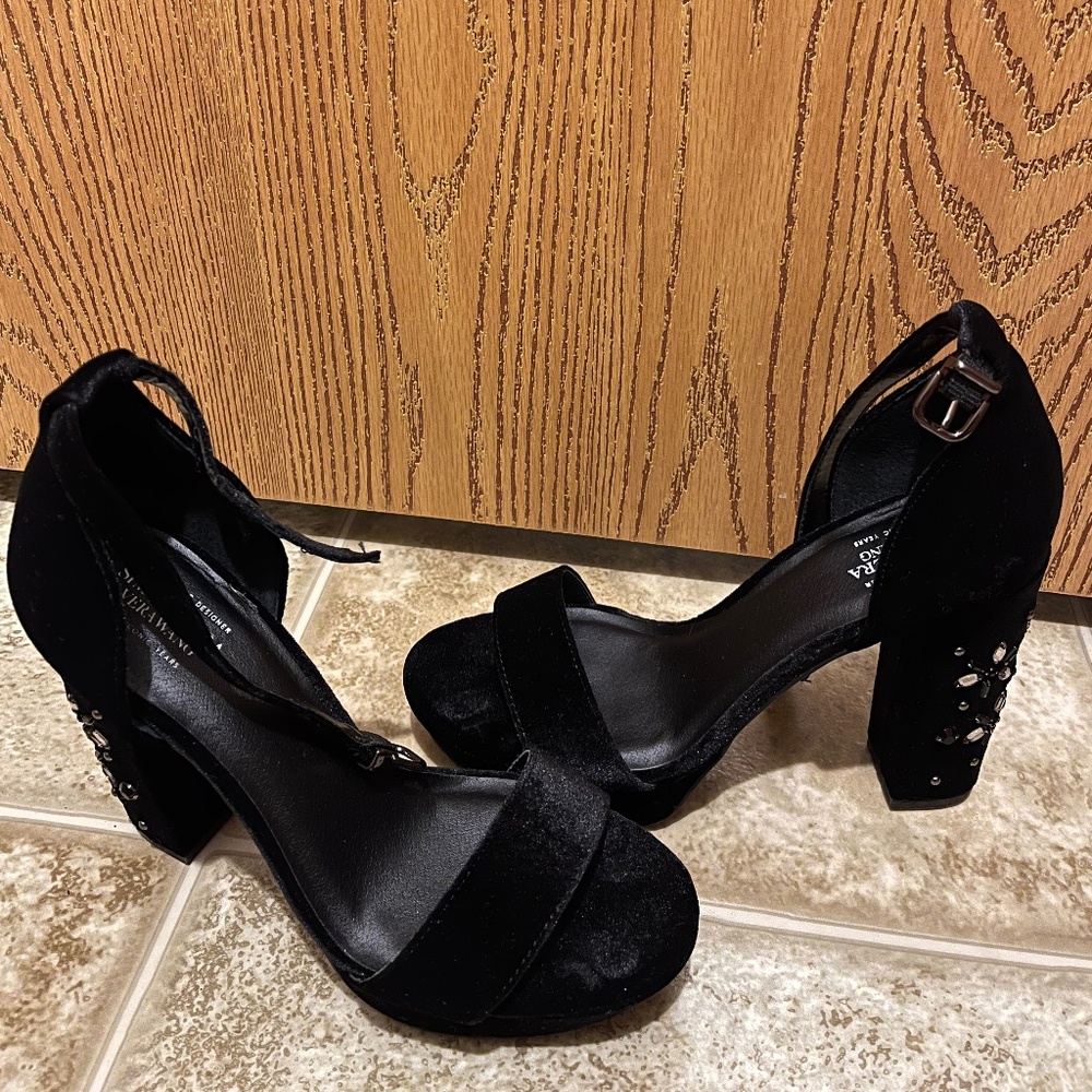 Simply Vera Wang Black Velvet Most Iconic Designer Bejeweled Heeled Sandals Sz-7